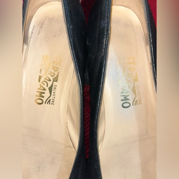 SALVATORE FERRAGAMO Black Leather & Patent Cap Toe Ballet Low Heel Size 8.5 C - Picture 4 of 12